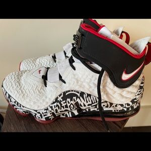 Nike Lebron 17-Graffiti-Size 10
